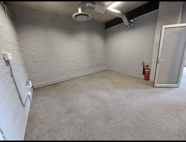 688M² OFFICE TO LET IN PAARDEN EILAND